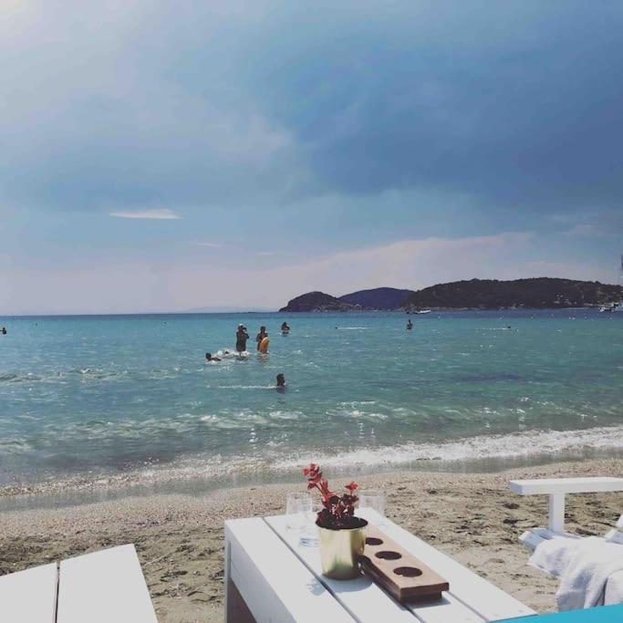 Riviera Beach, Seaside Spacious Apt. อานาวีซอส ภายนอก รูปภาพ